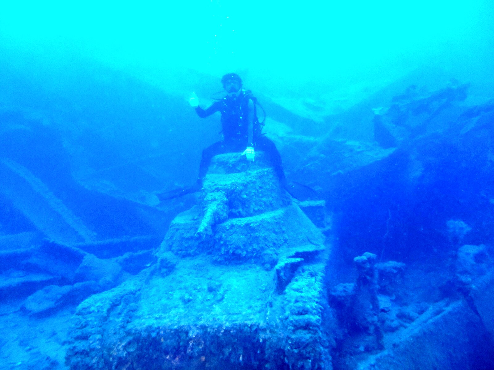 チュークの海底に残る沈船の構造物