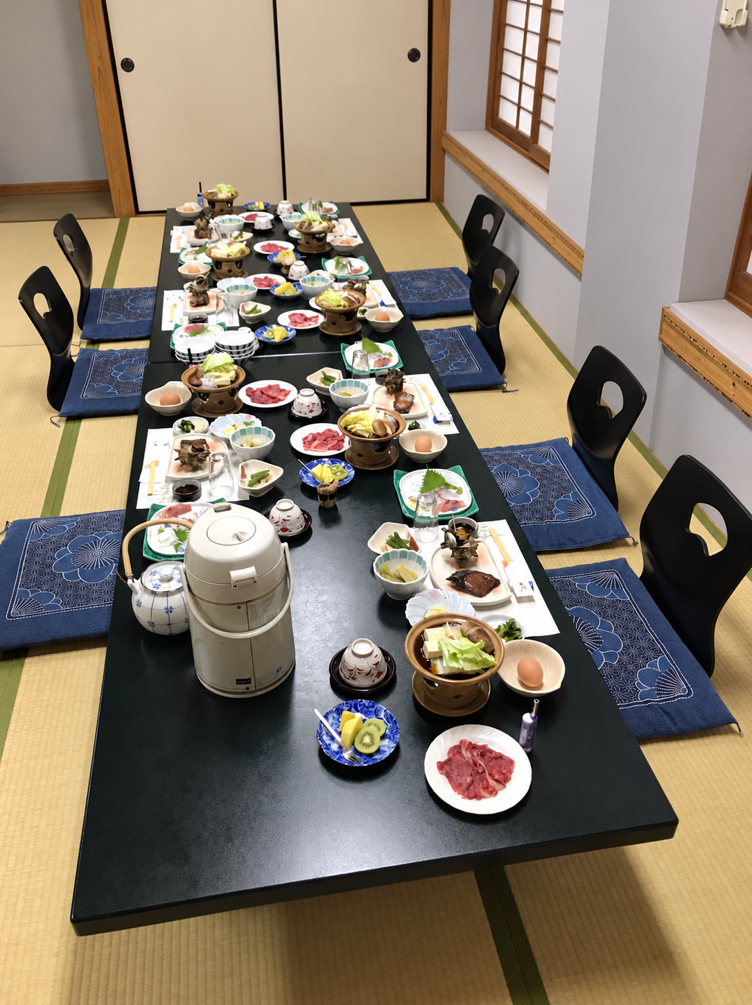 民宿エビ屋(若松町)の夕食風景
