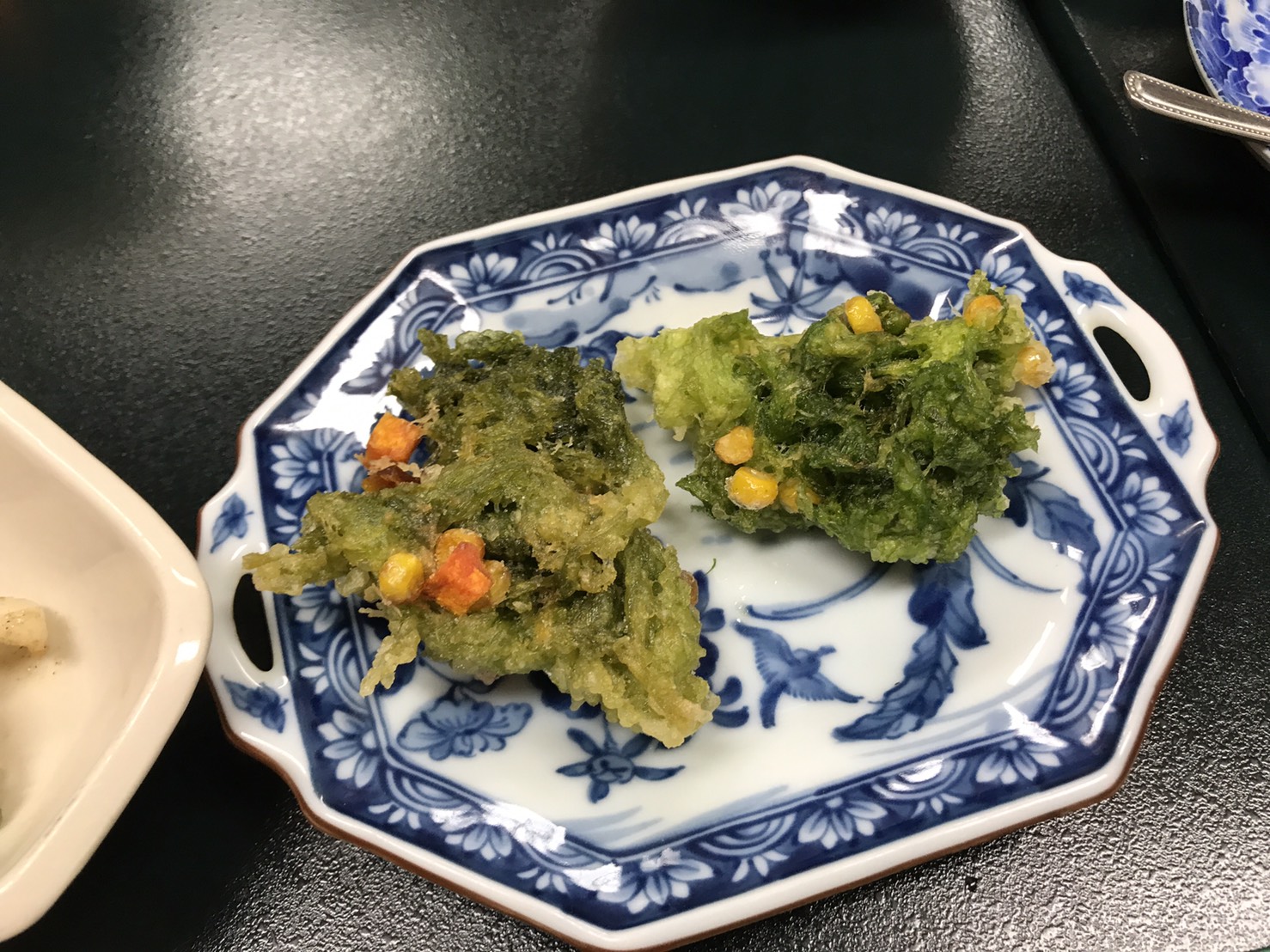 民宿エビ屋(若松町)の海藻と野菜の天ぷら