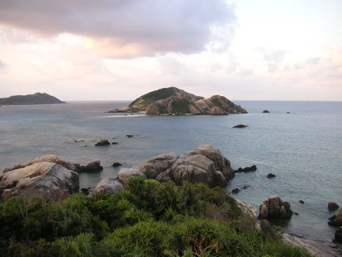 渡嘉敷島から望む海と島々